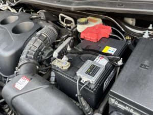 フォード エクスプローラー U502 バッテリー 交換 費用 値段 価格 位置 場所