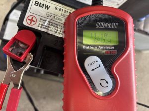 BMW G30 補機バッテリー 交換 費用 値段 価格 位置 場所