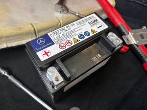 ベンツ W213 バックアップバッテリー 交換 費用 値段 価格 位置 場所