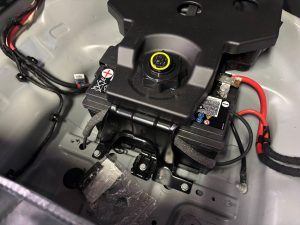 アウディ A4 B9 オールロードクワトロ バッテリー 交換 費用 値段 価格 位置 場所
