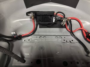 アウディ A4 B9 オールロードクワトロ バッテリー 交換 費用 値段 価格 位置 場所