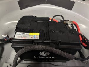 アウディ A4 B9 オールロードクワトロ バッテリー 交換 費用 値段 価格 位置 場所