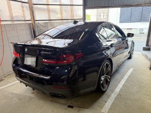 BMW G30 補機バッテリー 交換 費用 値段 価格 位置 場所