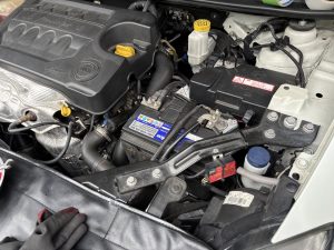 ランチア デルタ バッテリー 交換 費用 値段 価格 位置 場所