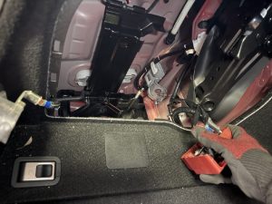 レクサス IS300h バッテリー 交換 費用 値段 価格 位置 場所