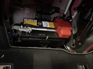 レクサス IS300h バッテリー 交換 費用 値段 価格 位置 場所