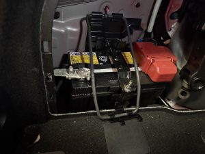 レクサス IS300h バッテリー 交換 費用 値段 価格 位置 場所