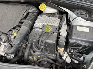 プジョー 2008 A94 バッテリー 交換 費用 値段 価格 位置 場所