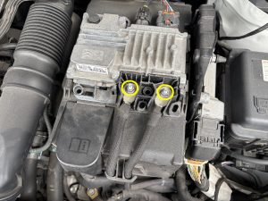 プジョー 2008 A94 バッテリー 交換 費用 値段 価格 位置 場所