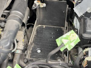 プジョー 2008 A94 バッテリー 交換 費用 値段 価格 位置 場所