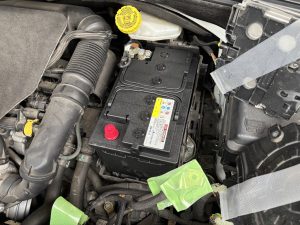 プジョー 2008 A94 バッテリー 交換 費用 値段 価格 位置 場所