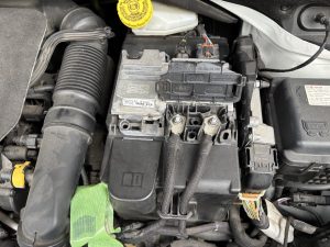 プジョー 2008 A94 バッテリー 交換 費用 値段 価格 位置 場所