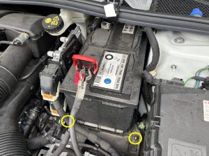 プジョー 308 P51 P52 バッテリー 交換 費用 値段 価格 位置 場所