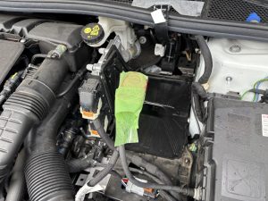 プジョー 308 P51 P52 バッテリー 交換 費用 値段 価格 位置 場所
