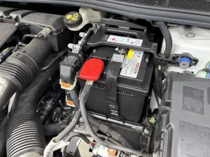 プジョー 308 P51 P52 バッテリー 交換 費用 値段 価格 位置 場所