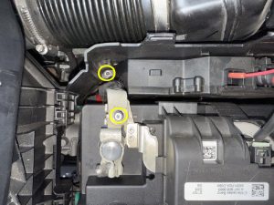 ベンツ Benz CLA 220d C118 バッテリー 交換 費用 値段 価格 位置 場所