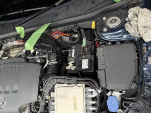 ベンツ Benz CLA 220d C118 バッテリー 交換 費用 値段 価格 位置 場所