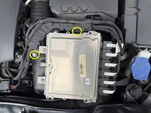 ベンツ Benz CLA 220d C118 バッテリー 交換 費用 値段 価格 位置 場所