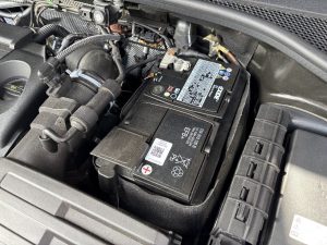 アウディ AUDI Q3 F3 バッテリー 交換 費用 値段 価格 位置 場所