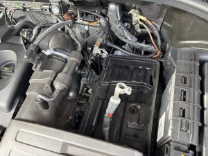 アウディ AUDI Q3 F3 バッテリー 交換 費用 値段 価格 位置 場所