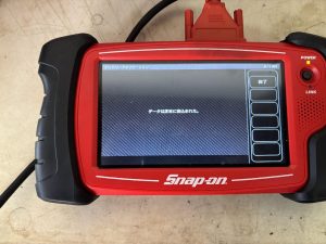 アウディ AUDI Q3 F3 バッテリー 交換 費用 値段 価格 位置 場所