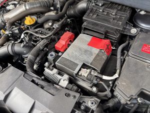 メガーヌ4 RS バッテリー 交換 費用 値段 価格 位置 場所