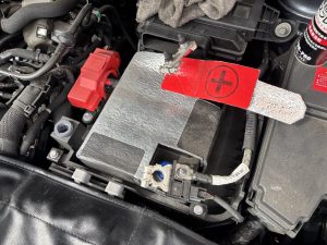 メガーヌ4 RS バッテリー 交換 費用 値段 価格 位置 場所