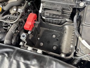 メガーヌ4 RS バッテリー 交換 費用 値段 価格 位置 場所