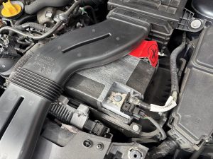 メガーヌ4 RS バッテリー 交換 費用 値段 価格 位置 場所