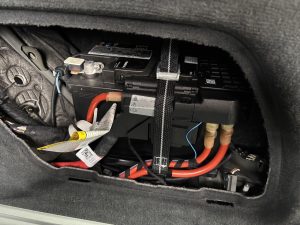 アウディ AUDI A6 C8 バッテリー 交換 費用 値段 価格 位置 場所