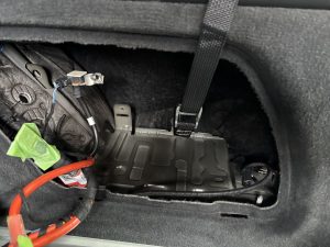 アウディ AUDI A6 C8 バッテリー 交換 費用 値段 価格 位置 場所