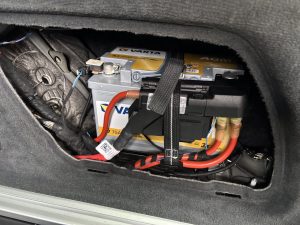 アウディ AUDI A6 C8 バッテリー 交換 費用 値段 価格 位置 場所