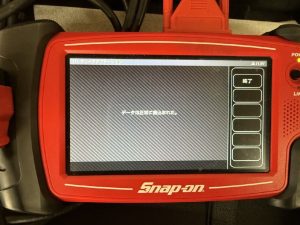 アウディ AUDI A6 C8 バッテリー 交換 費用 値段 価格 位置 場所