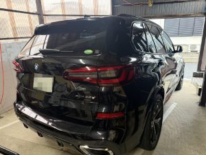 BMW X5 G05 バッテリー 交換 費用 値段 価格 位置 場所