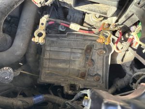 JEEP パトリオット バッテリー 交換 費用 値段 価格 位置 場所