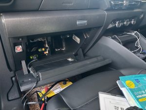 シトロエン C4 バッテリー 交換 費用 値段 価格 位置 場所