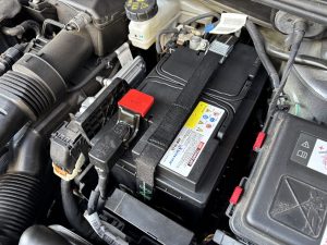 シトロエン C4 バッテリー 交換 費用 値段 価格 位置 場所