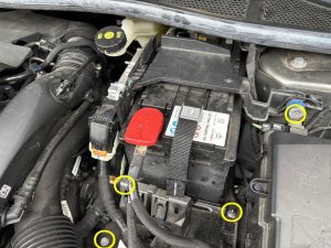 シトロエン C5X バッテリー 交換 費用 値段 価格 位置 場所