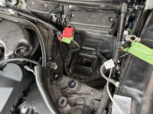 BMW G30 バッテリー 交換 費用 値段 価格 位置 場所