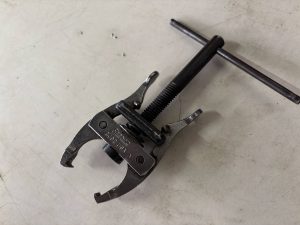 BMW G30 バッテリー 交換 費用 値段 価格 位置 場所