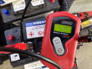 ボルボ VOLVO V90 CC バッテリー 交換 費用 値段 価格 位置 場所