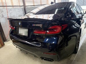 BMW G30 バッテリー 交換 費用 値段 価格 位置 場所