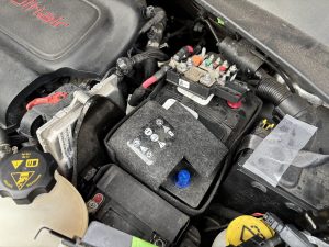 JEEP コンパス MP M624 バッテリー 交換 費用 値段 価格 位置 場所