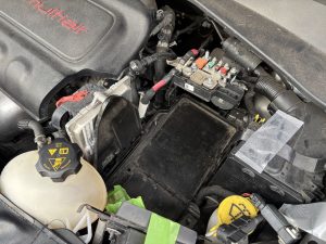 JEEP コンパス MP M624 バッテリー 交換 費用 値段 価格 位置 場所