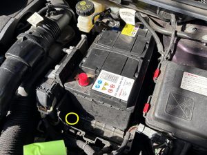 シトロエン DS DS3 クロスバック バッテリー 交換 費用 値段 価格 位置 場所