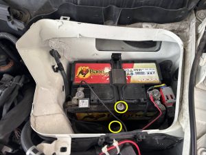 ベンツ SLK R172 バッテリー 交換 費用 値段 価格 位置 場所