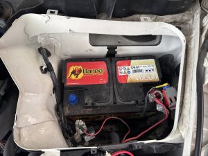 ベンツ SLK R172 バッテリー 交換 費用 値段 価格 位置 場所