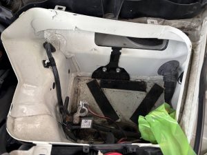 ベンツ SLK R172 バッテリー 交換 費用 値段 価格 位置 場所