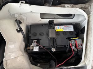 ベンツ SLK R172 バッテリー 交換 費用 値段 価格 位置 場所