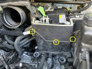 BMW 218 U06 バッテリー 交換 費用 値段 価格 位置 場所